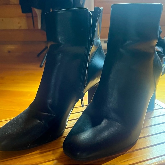 Kelly & Katie Maeli Ankle Bootie - Picture 2 of 5